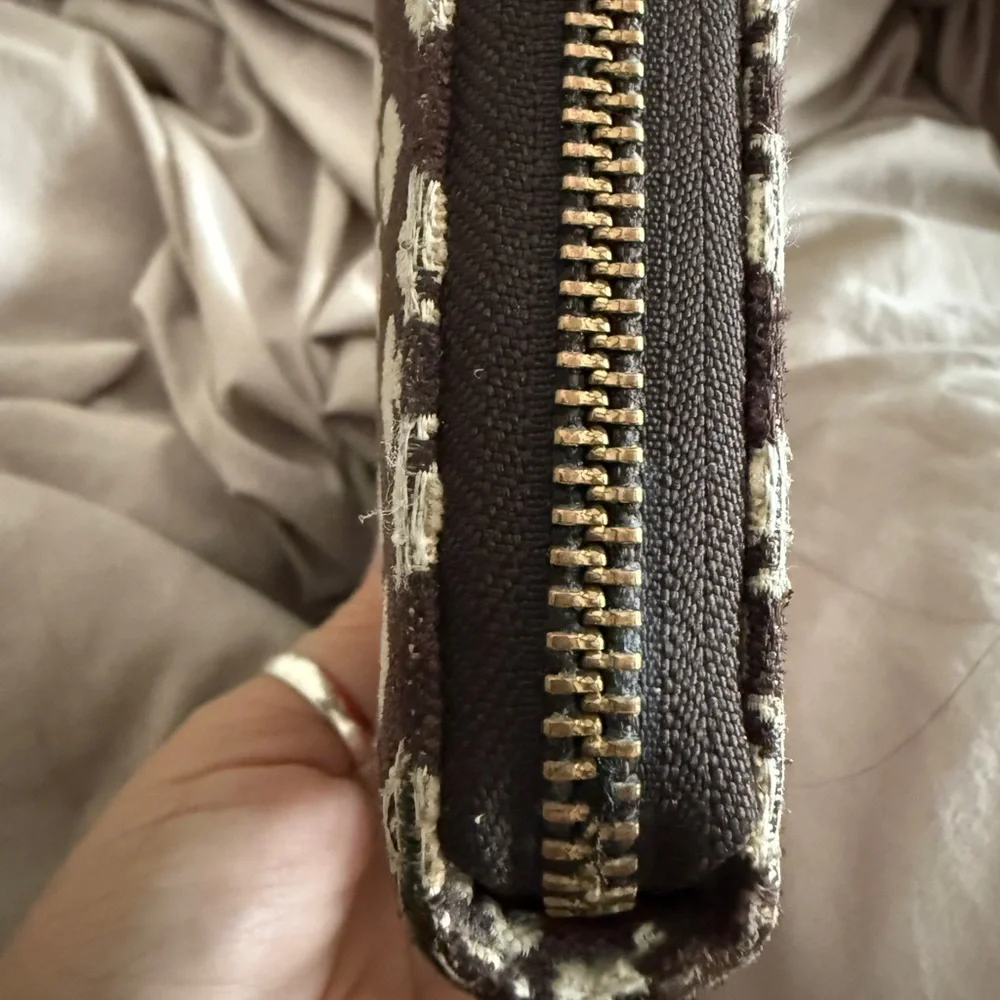 Kate Spade Classic Spade Neda zip-around wallet guc